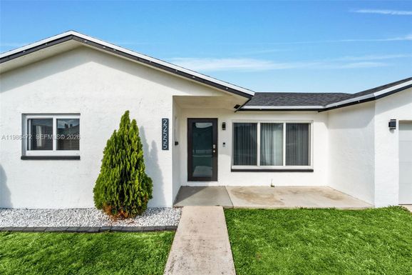 22555 SW 56th Ave, Boca Raton FL 33433