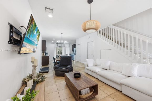 5918 Woodlands Blvd, Tamarac FL 33319