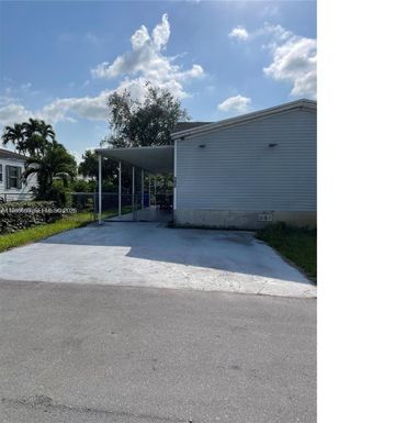 19800 SW 180 Th Ave LOT 588, Miami FL 33187