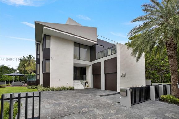 610 Harbor Cir, Key Biscayne FL 33149