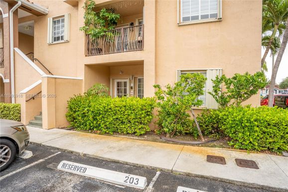17425 NW 75th Pl # 101, Hialeah FL 33015
