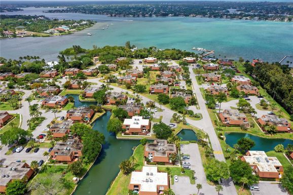 825 Center St # 35C, Jupiter FL 33458