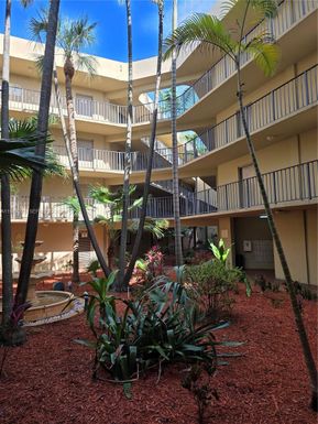 8615 NW 8th St # 319, Miami FL 33126