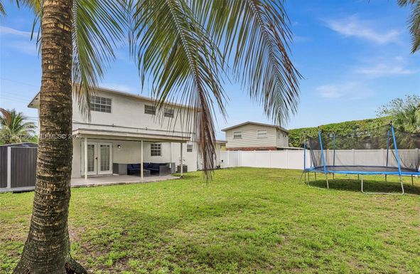 1220 NW 52nd Ave, Lauderhill FL 33313