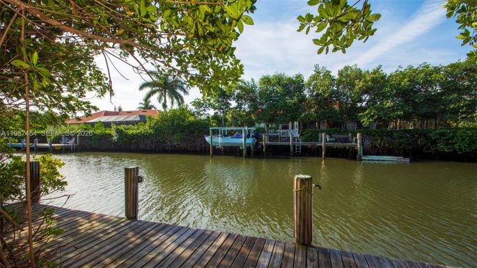 2135 Island Dr, Vero Beach FL 32963