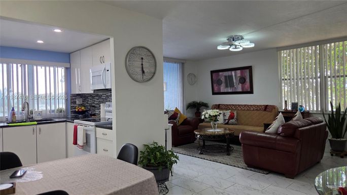 9400 Lime Bay Blvd # 315, Tamarac FL 33321