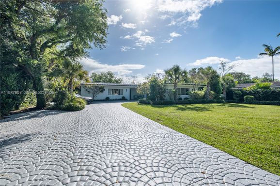 10235 SW 58th Ct, Pinecrest FL 33156