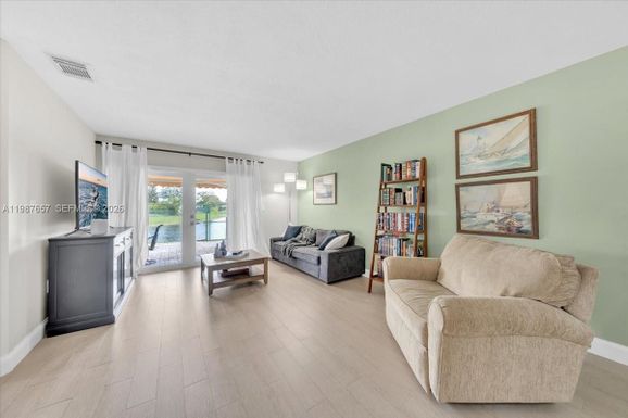 16382 SW 75th St, Miami FL 33193