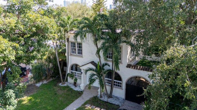 22 NE 44th St, Miami FL 33137