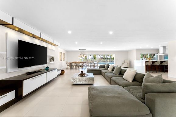 1525 Diplomat Pkwy, Hollywood FL 33019