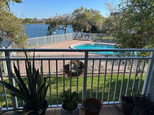 9375 Fontainebleau Blvd # 215, Miami FL 33172