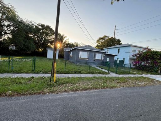 214 SW 1st Ave, Dania Beach FL 33004