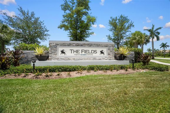 8240 Tailshot Ct, Lake Worth FL 33467