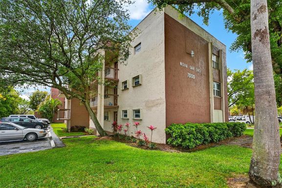 7000 Nova Dr # 105E, Davie FL 33317