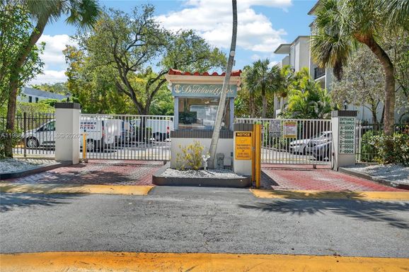 6904 N Kendall Dr # F104, Pinecrest FL 33156