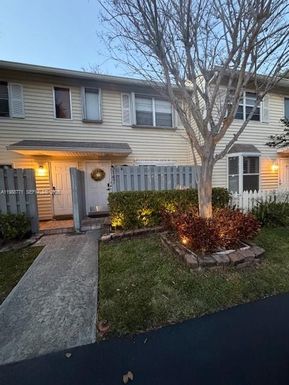 147 SW 3rd St, Pompano Beach FL 33060