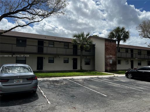 6001 Shakerwood Cir # 204, Tamarac FL 33319