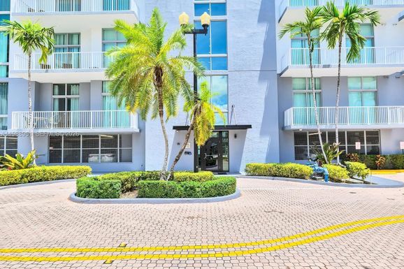 2100 Van Buren St # 319, Hollywood FL 33020