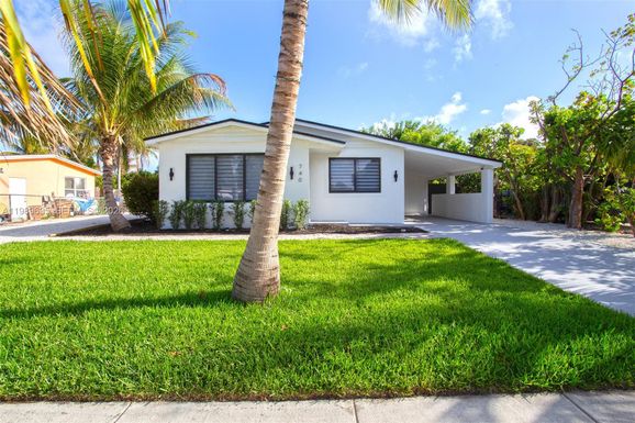 740 NE 43rd Ct, Deerfield Beach FL 33064