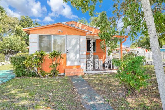 1451 NW 43rd St, Miami FL 33142