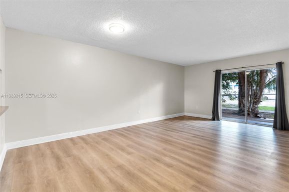 2690 W 76th St # 104, Hialeah FL 33016