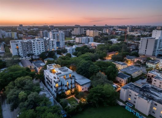 641 NW 2nd St, Miami FL 33128