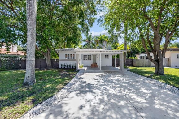 830 NE 72nd St, Miami FL 33138