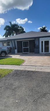136 SE 2nd Ct, Dania Beach FL 33004