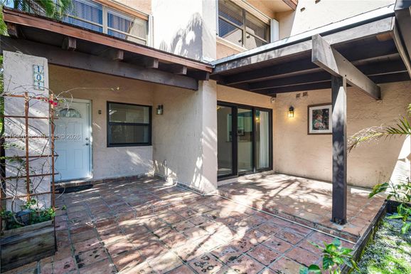 495 W Park Dr # 101, Miami FL 33172