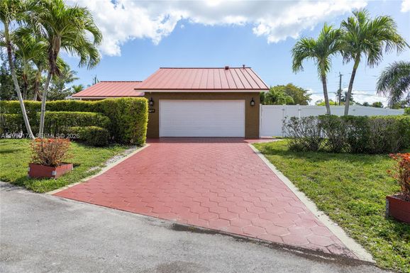 4548 SW 28th Way, Dania Beach FL 33312
