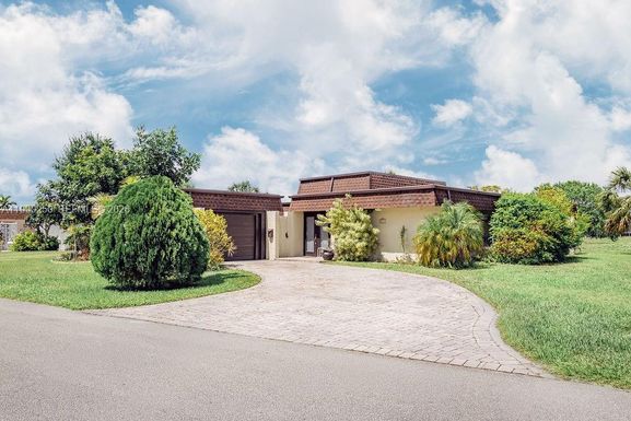 5311 Banyan Ln, Tamarac FL 33319