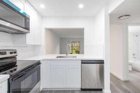 10330 NW 8th St # 104, Pembroke Pines FL 33026