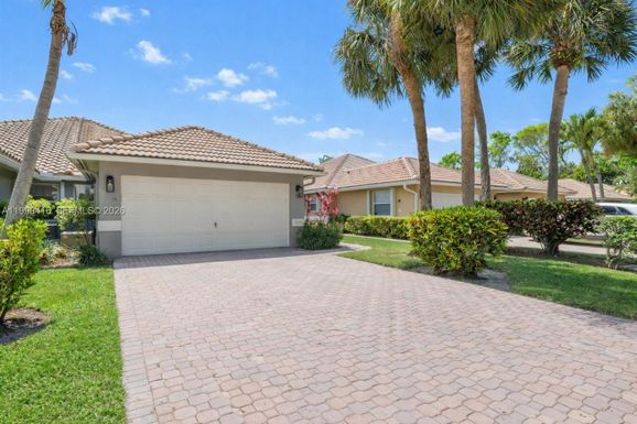 5477 Grande Palm Cir, Delray Beach FL 33484