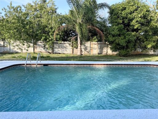 121 NE Prima Vista Blvd, Port St. Lucie FL 34983