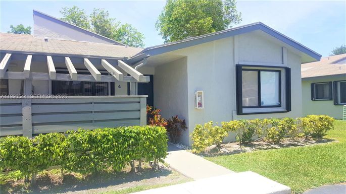 453 Lakeview Dr # 4, Weston FL 33326