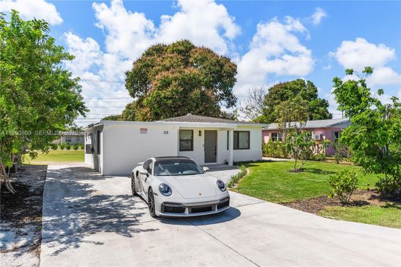 328 SW 11th Ave, Delray Beach FL 33444