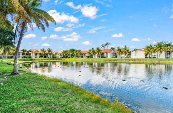 1495 Lake Crystal Dr # H, West Palm Beach FL 33411