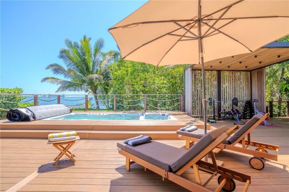 11450 N Bayshore Dr, North Miami FL 33181