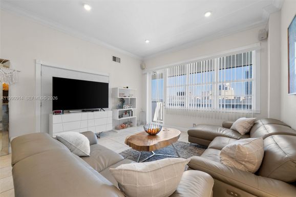 3725 S Ocean Dr, Hollywood FL 33019