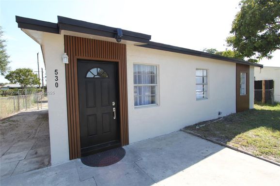530 NW 10th Ave, Boynton Beach FL 33435