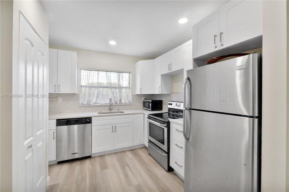 9201 Sunrise Lakes Blvd # 304, Sunrise FL 33322