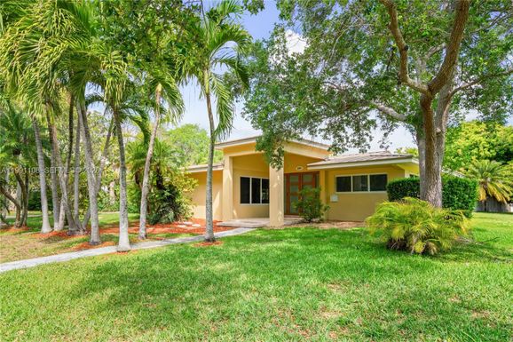 8201 SW 150th Dr, Palmetto Bay FL 33158