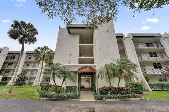 9330 Lagoon Pl # 109, Davie FL 33324