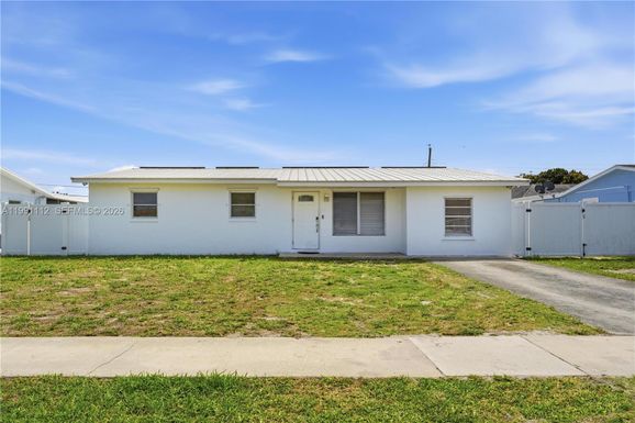 3352 Taconic Dr, West Palm Beach FL 33406