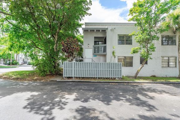 10542 NW 7th Ter # B7, Miami FL 33172