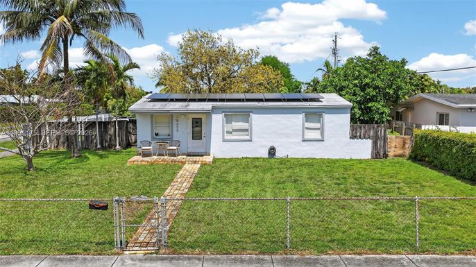 10055 SW 52nd Ter, Miami FL 33165