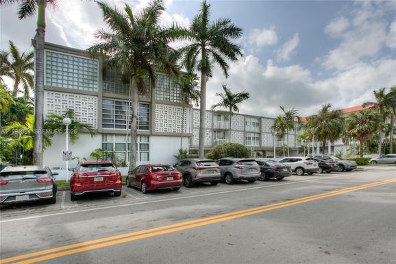 1080 99th St # 321, Bay Harbor Islands FL 33154