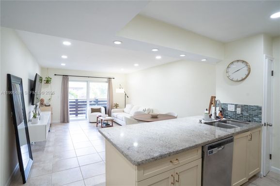 7483 SW 82nd St # A308, Miami FL 33143