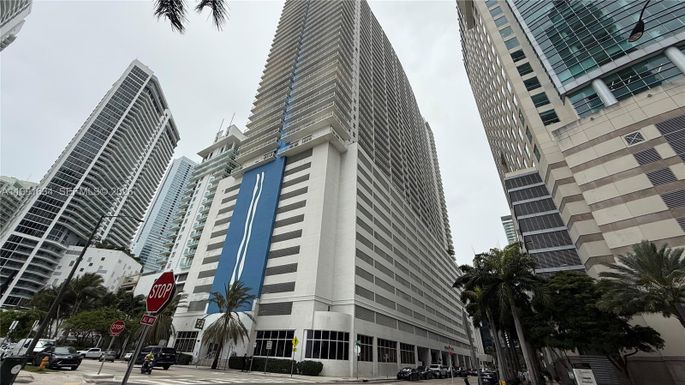 1200 Brickell Bay Dr # 2216, Miami FL 33131