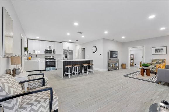 510 E Acre Dr, Plantation FL 33317